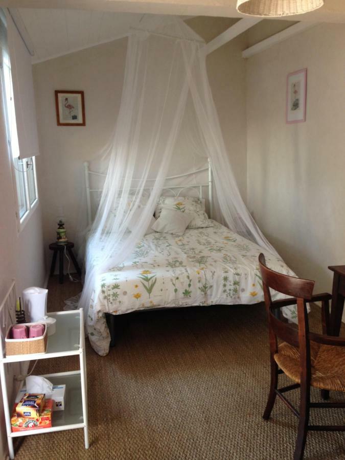 Seb&Laeti Guesthouse Saint-Laurent-dʼAigouze Екстериор снимка