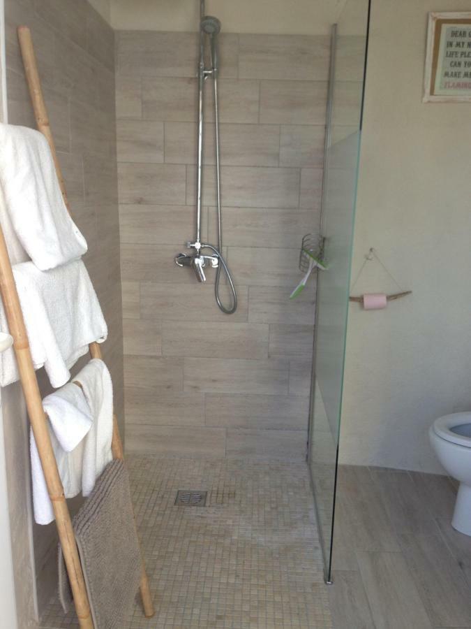 Seb&Laeti Guesthouse Saint-Laurent-dʼAigouze Екстериор снимка