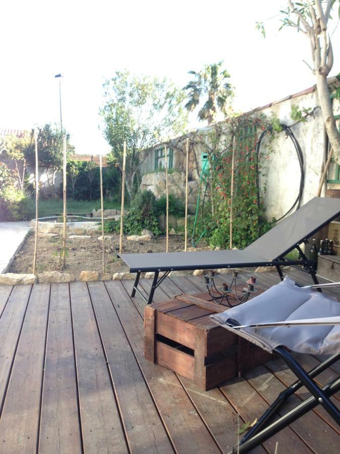 Seb&Laeti Guesthouse Saint-Laurent-dʼAigouze Екстериор снимка