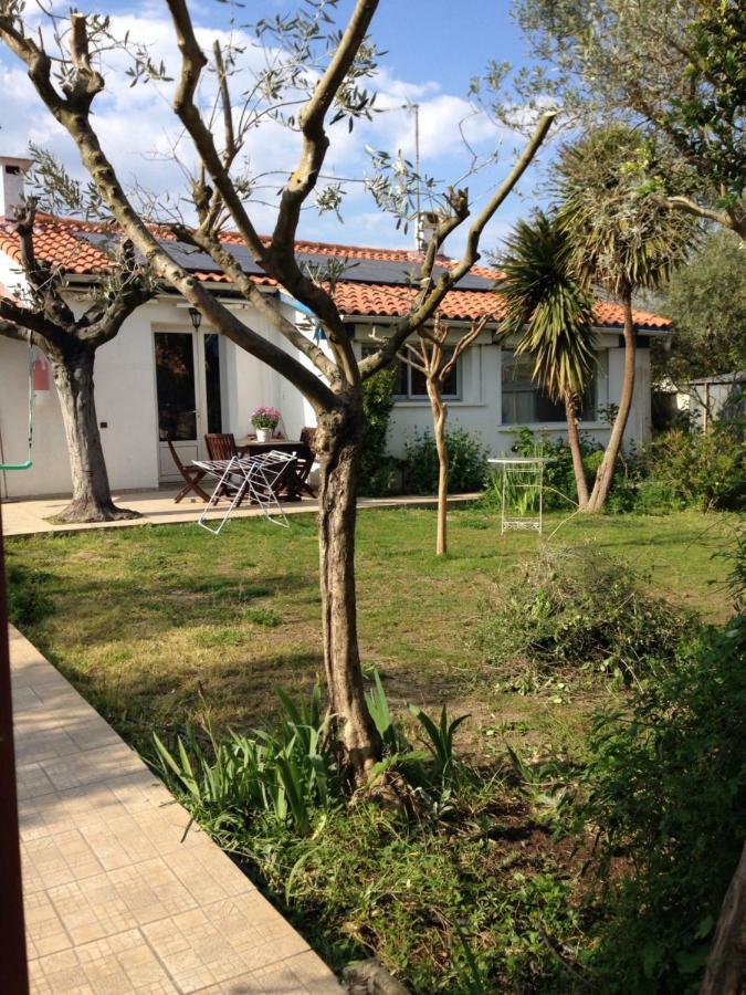 Seb&Laeti Guesthouse Saint-Laurent-dʼAigouze Екстериор снимка