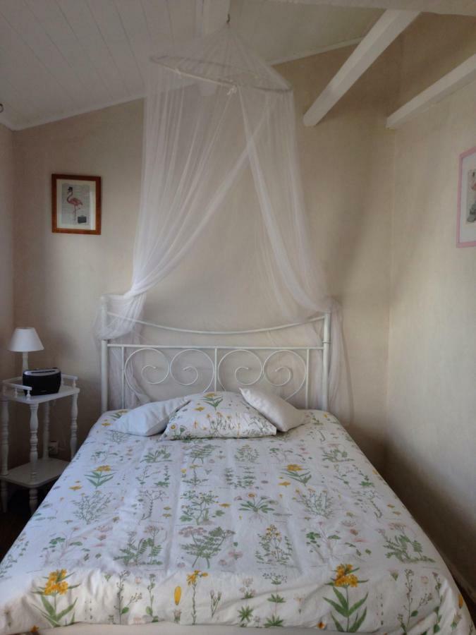 Seb&Laeti Guesthouse Saint-Laurent-dʼAigouze Екстериор снимка