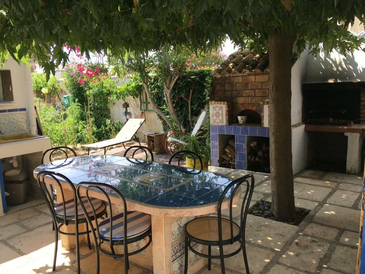 Seb&Laeti Guesthouse Saint-Laurent-dʼAigouze Екстериор снимка
